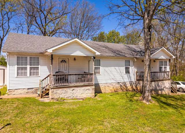Property at 427 7th St, Lewisburg, KY 42256, 16 beds, 8 baths