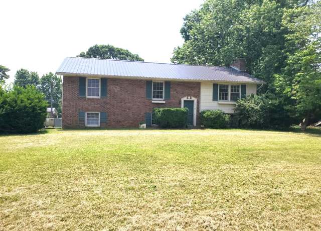 Property at 1718 Erin Way, Bowling Green, KY 42104, 5 beds, 2 baths