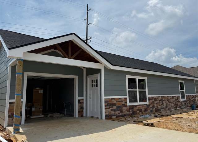 Property at 203 Ashkirk Ln, Glasgow, KY 42141, 3 beds, 2 baths