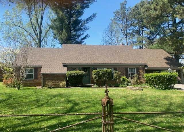 Property at 419 Oakview Dr, Greenville, KY 42345, 3 beds, 2 baths