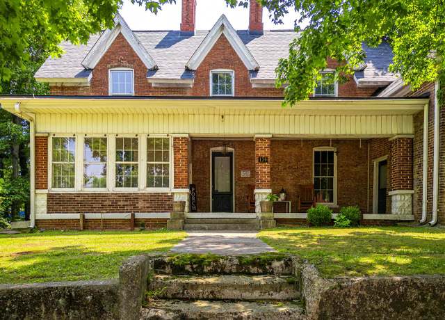 Property at 139 S Breathitt St, Russellville, KY 42276, 3 beds, 3 baths