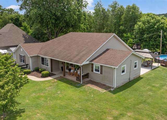 Property at 2128 Hunts Ln, Bowling Green, KY 42103, 4 beds, 2 baths