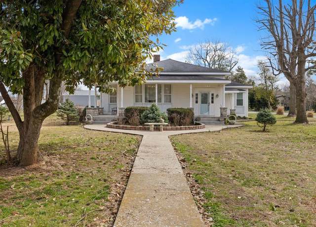 Property at 318 College St, Smiths Grove, KY 42171, 3 beds, 2 baths