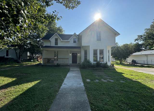 Property at 376 Cherry St, Russellville, KY 42276, 5 beds, 2.5 baths