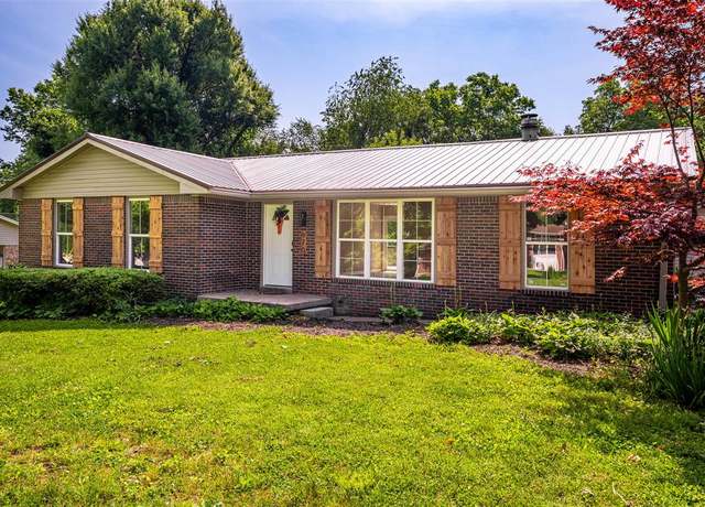Property at 670 Clark Cir, Bowling Green, KY 42103, 3 beds, 2 baths