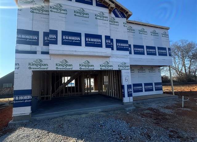 Property at 9023 Bluestem Cir, Bowling Green, KY 42104, 4 beds, 2.5 baths