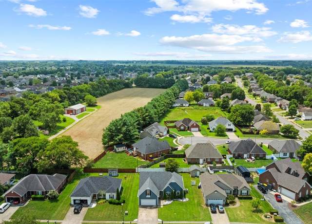 Property at 749 Springfield Blvd, Bowling Green, KY 42104, 4 beds, 2 baths