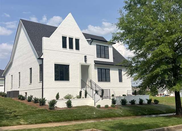 Property at 864 Village Way, Bowling Green, KY 42103, 6 beds, 3.5 baths