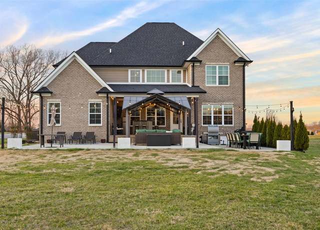Property at 6255 Hardcastle Ave, Bowling Green, KY 42103, 5 beds, 3.5 baths