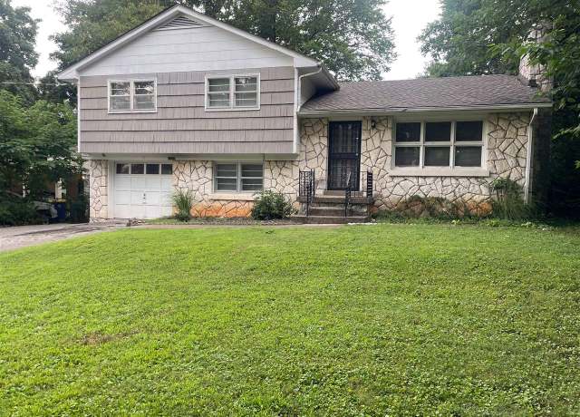 Property at 1525 Park St, Bowling Green, KY 42101, 4 beds, 2 baths