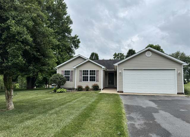 Property at 619 Castle Heights Rd, Bowling Green, KY 42103, 3 beds, 2 baths