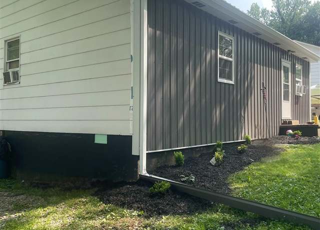 Property at 142 Harwood St, Glasgow, KY 42141, 3 beds, 2 baths