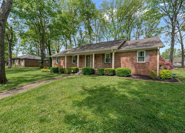 Property at 1028 Meadowwood Ln, Bowling Green, KY 42101, 3 beds, 2 baths