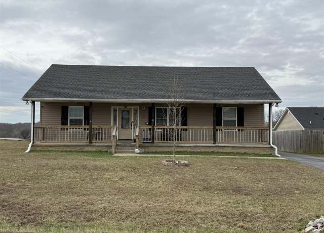 Property at 17 Christopher Ave, Glasgow, KY 42141, 3 beds, 2 baths
