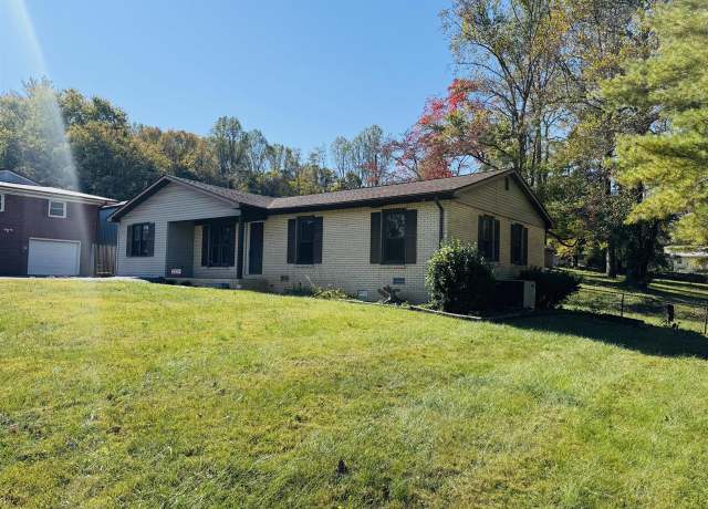 Property at 1016 Woodlawn St, Glasgow, KY 42141, 3 beds, 2 baths