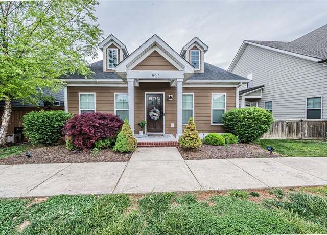 Property at 657 Constitution Dr, Bowling Green, KY 42103, 3 beds, 2 baths
