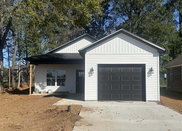 Property at 744 Hedge St, Smiths Grove, KY 42171, 3 beds, 2 baths