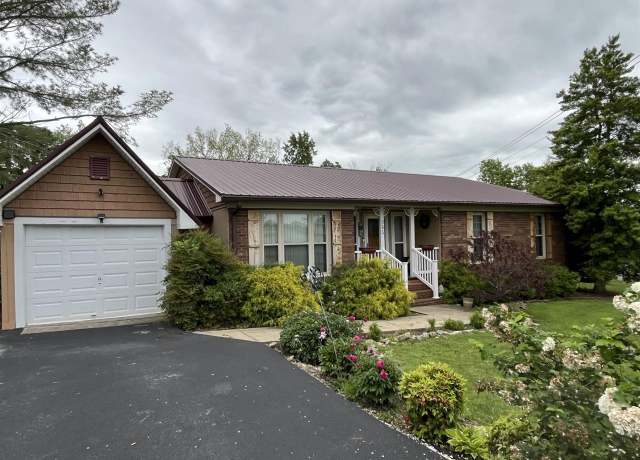 Property at 385 Young Ln, Scottsville, KY 42164, 3 beds, 2 baths