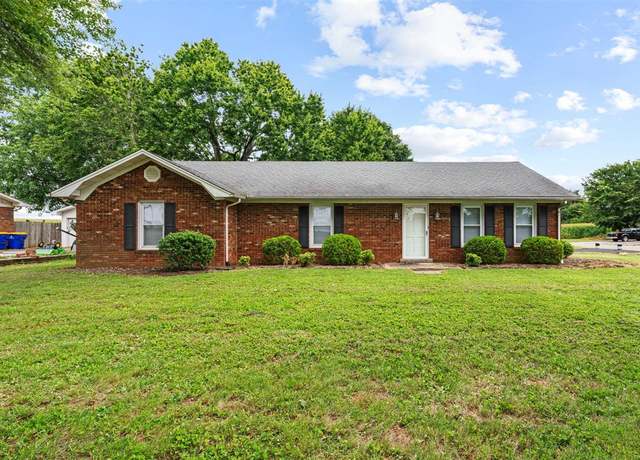 Property at 280 Moorman Ln, Bowling Green, KY 42101, 4 beds, 2 baths