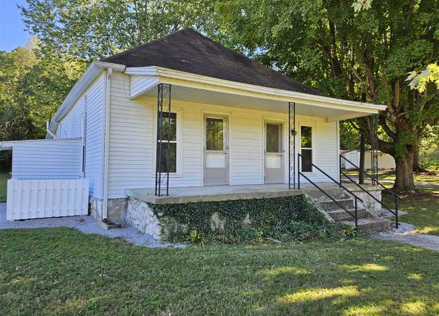 Property at 920 E First St, Russellville, KY 42276, 3 beds, 1 bath