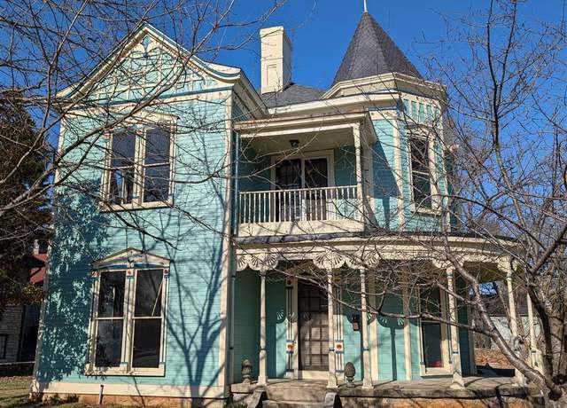 Property at 1327 State St, Bowling Green, KY 42101, 5 beds, 4.5 baths