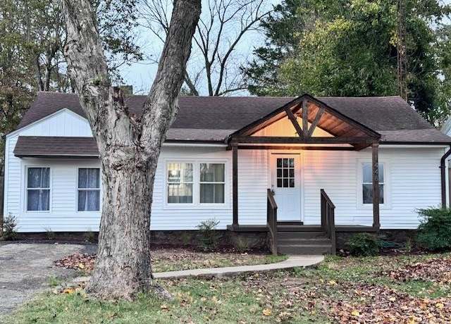 Property at 1448 N Sunrise Dr, Bowling Green, KY 42101, 3 beds, 2 baths
