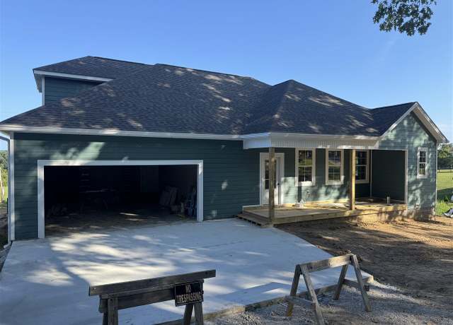 Property at 2043 Highland Church Rd, Bowling Green, KY 42101, 3 beds, 2 baths
