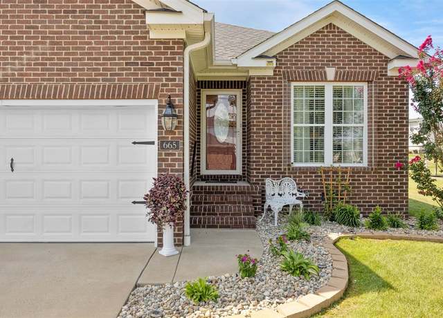 Property at 665 Village Creek Dr, Bowling Green, KY 42101, 3 beds, 2 baths
