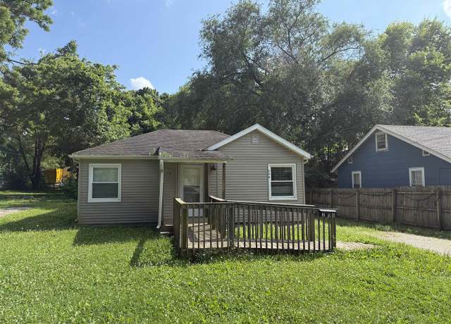Property at 208 W 13th St, Bowling Green, KY 42101, 4 beds, 2 baths