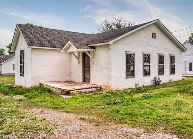 Property at 410 S Streets Ave, Elkton, KY 42220, 2 beds, 2 baths
