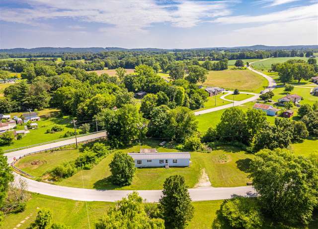 Property at 113 Reservoir Dr, Lewisburg, KY 42256, 3 beds, 2 baths