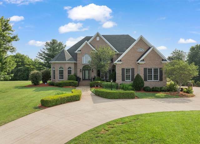 Property at 1114 Lakemere Ave, Bowling Green, KY 42103, 4 beds, 3.5 baths