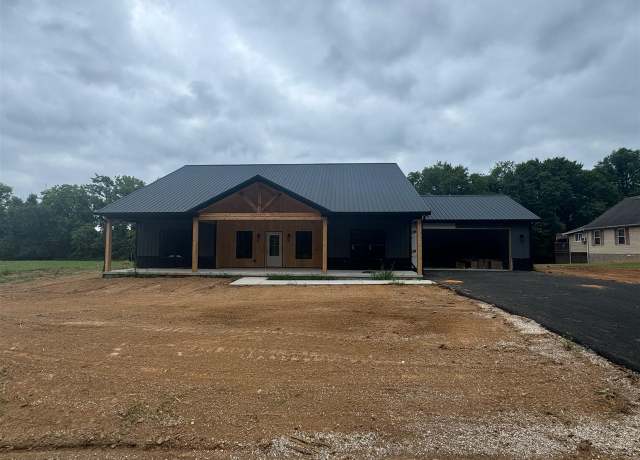 Property at 205 Grandview Dr, Scottsville, KY 42164, 3 beds, 3 baths