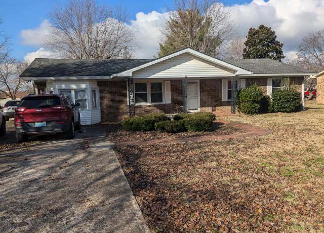 Property at 249 S Fairway Dr, Franklin, KY 42134, 4 beds, 2 baths