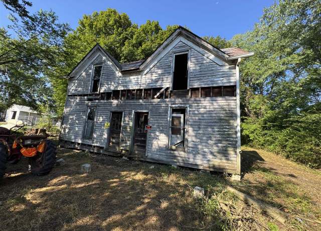 Property at 350 6th St, Lewisburg, KY 42256, 3 beds, 1 bath