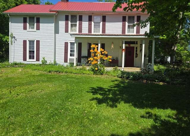Property at 218 Mammoth Cave St, Cave City, KY 42127, 3 beds, 2 baths