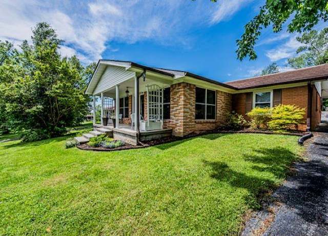 Property at 102 Green Hills Dr, Glasgow, KY 42141, 3 beds, 2 baths