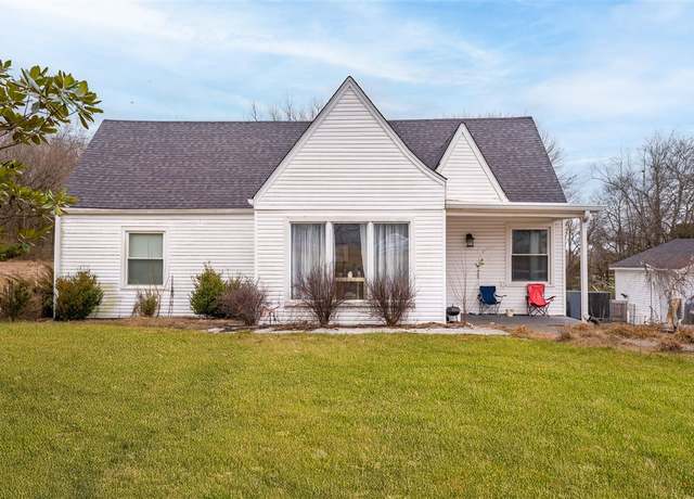 Property at 1210 Nashville St, Russellville, KY 42276, 4 beds, 1 bath
