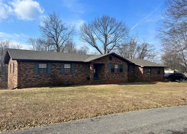 Property at 104 Harris St, Edmonton, KY 42129, 4 beds, 3 baths