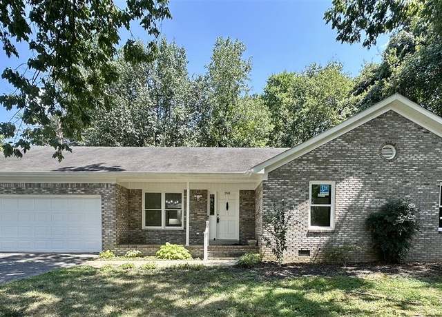 Property at 2918 Edward Dr, Bowling Green, KY 42104, 3 beds, 2 baths
