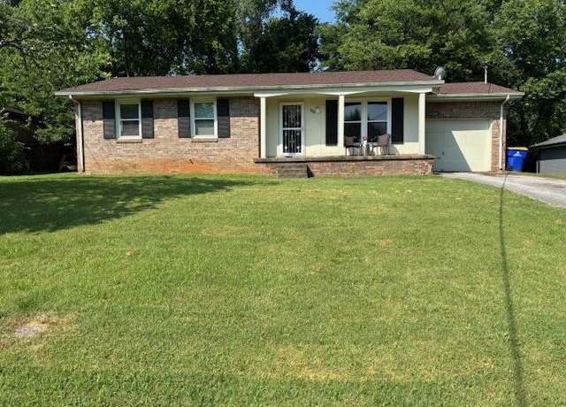 Property at 220 Whispering Hills Blvd, Bowling Green, KY 42101, 3 beds, 2 baths