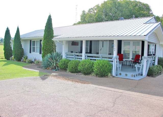 Property at 1700 Spencer Rd, Scottsville, KY 42164, 3 beds, 2 baths