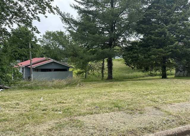 Property at 601 E Poplar St, Scottsville, KY 42164