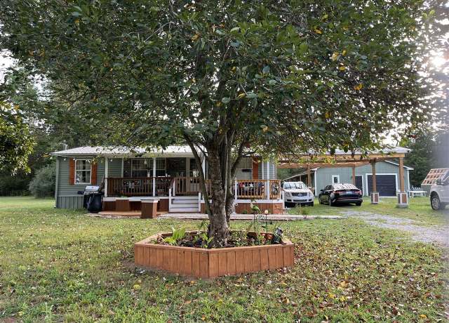 Property at 302 Hunters Cir, Russellville, KY 42276, 2 beds, 2 baths