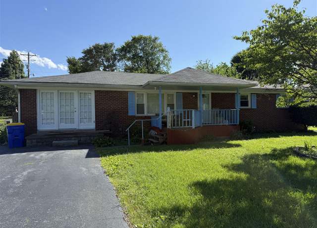 Property at 124 Springhill Ave, Bowling Green, KY 42101, 4 beds, 2.5 baths