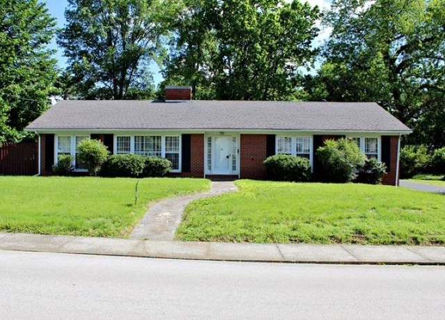 Property at 720 Leslie Ave, Glasgow, KY 42141, 3 beds, 2 baths