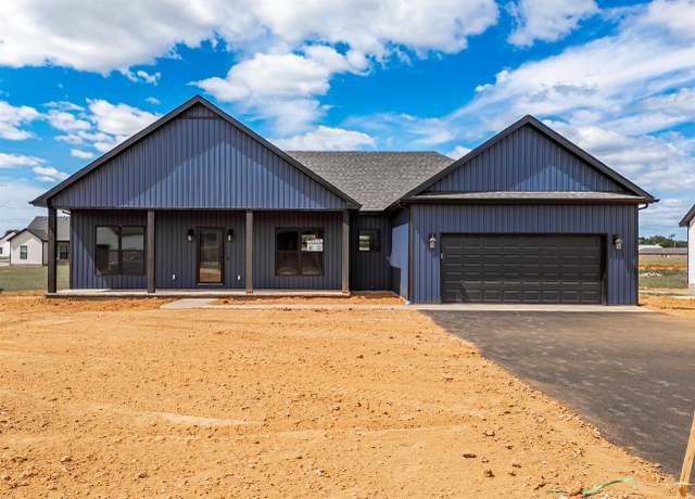Property at 112 Planters Way, Auburn, KY 42206, 3 beds, 2 baths