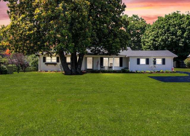 Property at 1319 Fairview Ave, Bowling Green, KY 42103, 5 beds, 2.5 baths