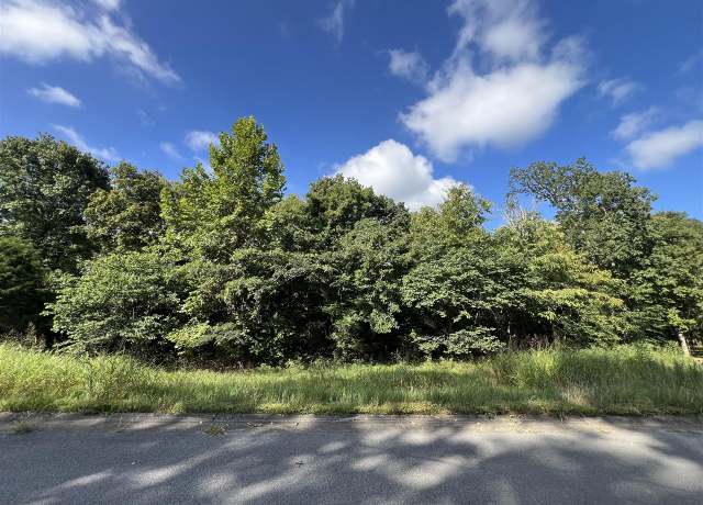 Property at 2111 Sugarwood Dr, Bowling Green, KY 42101