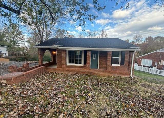 Property at 303 W 7th Ave, Central City, KY 42330, 2 beds, 1 bath
